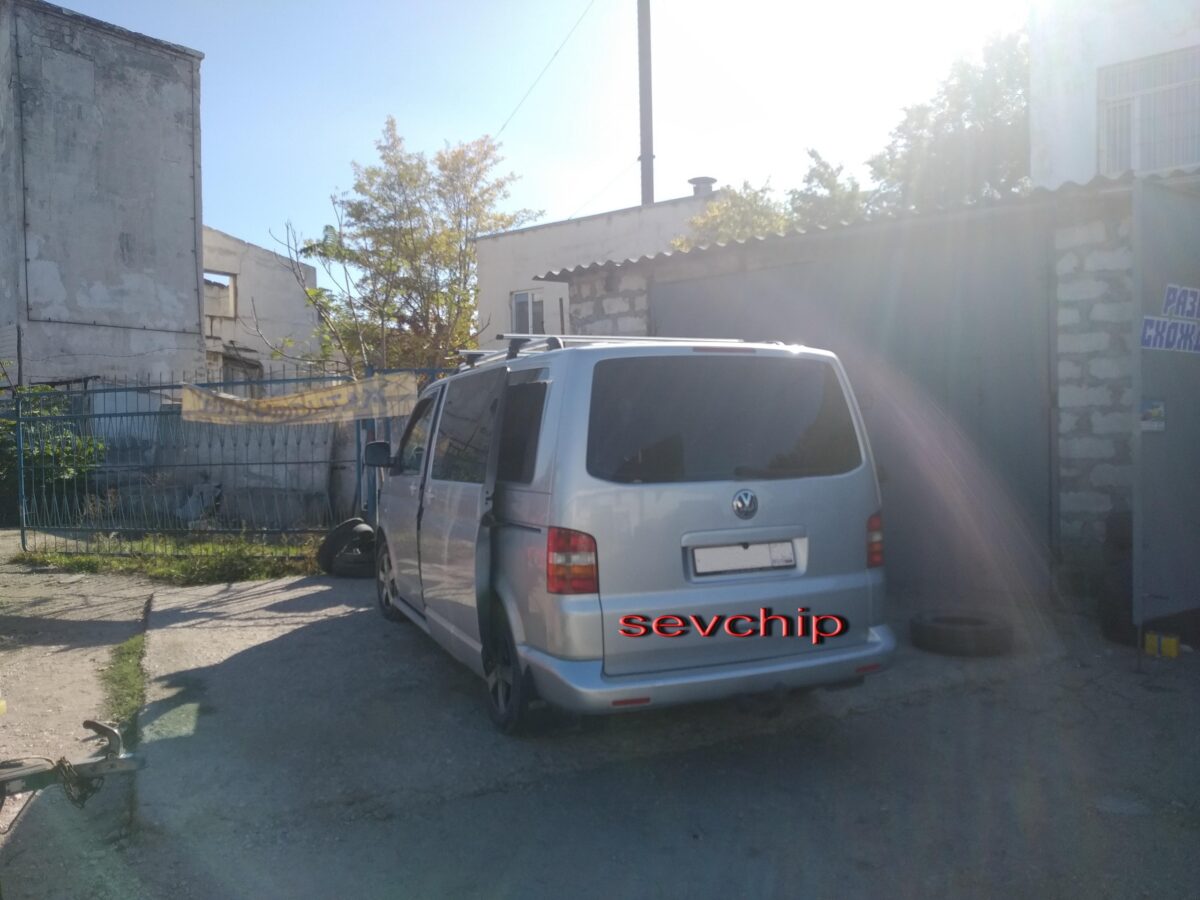 Volkswagen Bus T5 2.5 TDI 2004 год 